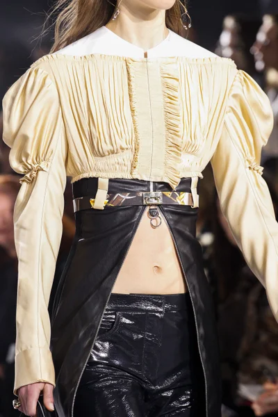 Look 63